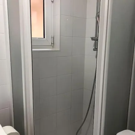 Piso En Zona Universidad Y Sardinero By Urbanhosting *