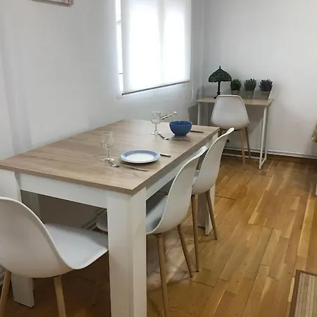 Piso En Zona Universidad Y Sardinero By Urbanhosting *