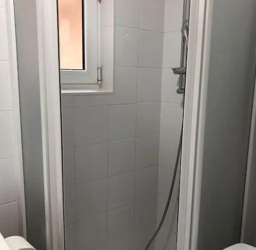 Piso En Zona Universidad Y Sardinero By Urbanhosting *