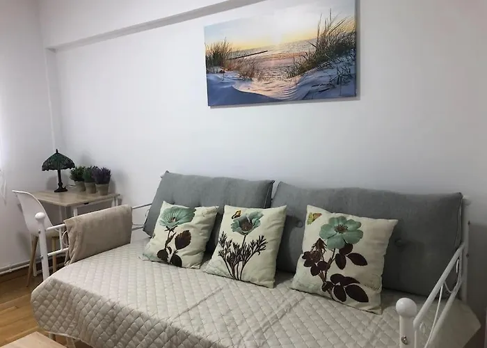 Piso En Zona Universidad Y Sardinero By Urbanhosting