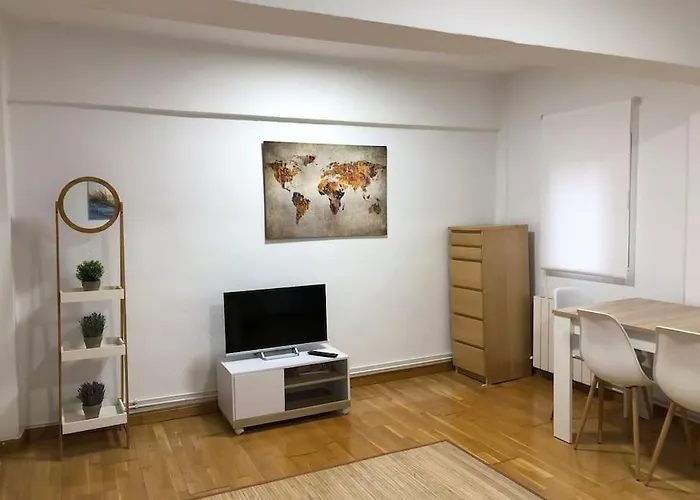 Piso En Zona Universidad Y Sardinero By Urbanhosting